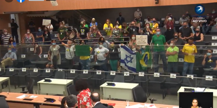 Manifestantes na sessão da Câmara de Campinas Foto: reprodução TV Câmara
