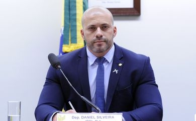 Ministro Alexandre de Moraes manda soltar o deputado Daniel Silveira