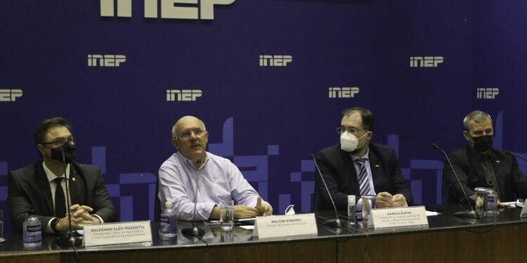 Primeiro dia de provas do Enem 2021 tem 26% de abstenção