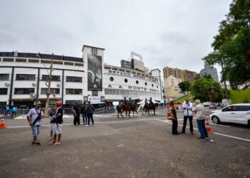 Ponte Preta decide destino na Série B e futuro político neste sábado