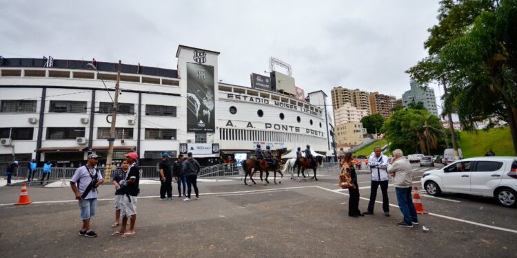 Ponte Preta decide destino na Série B e futuro político neste sábado