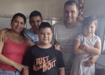 O motoboy Rafael Fagnani Sampaio Ferraz em foto com a família - Foto: Divulgação