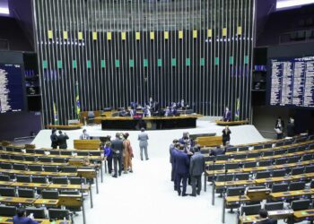 Sessão da Câmara dos Deputados durante a votação da PEC dos Precatórios, Foto: Agência Brasil
