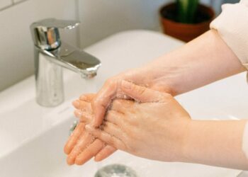 A maioria, mais de 64%, planeja continuar lavando as mãos regularmente - Foto: Divulgação