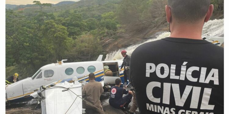 O avião que levava a cantora caiu na última sexta-feira, em Caratinga. Foto: Divulgação