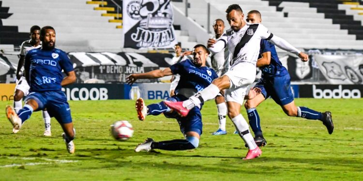 No duelo do primeiro turno, no Majestoso, a Ponte Preta venceu o Londrina por 2 a 1, com gol de Moisés nos acréscimos do segundo tempo. Fotos: Ponte Press/Álvaro Jr.