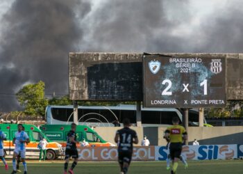 Lance da partida em que a Ponte Preta acabou derrotada pelo Londrina. Foto: Ricardo Chicarelli/ Londrina EC