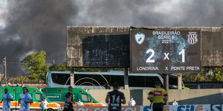 Lance da partida em que a Ponte Preta acabou derrotada pelo Londrina. Foto: Ricardo Chicarelli/ Londrina EC