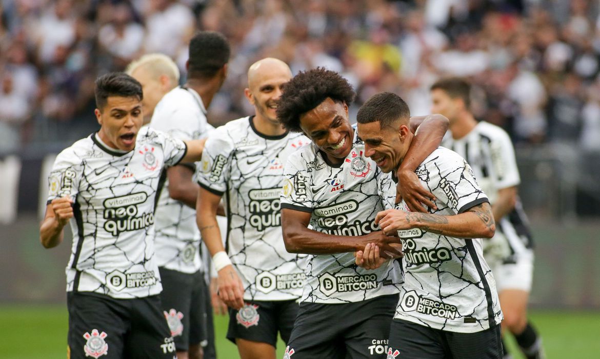 Cria da base do Corinthians faz quatro gols e se isola na artilharia do Campeonato  Russo