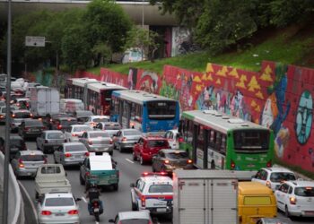 Trânsito em São Paulo - Foto: Agência Brasil