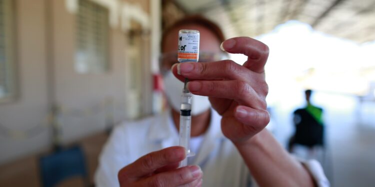Governo do estado lembra que muitos países já começaram a imunizar crianças. Foto: Leandro Ferreira /Hora Campinas