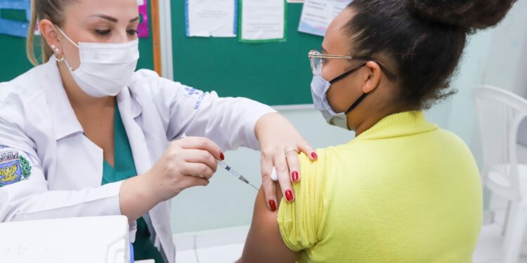 Iniciativa do Vacina Mais nas escolas pretende ampliar a cobertura entre os adolescentes em Campinas Foto: Fernanda Sunega/ PMC