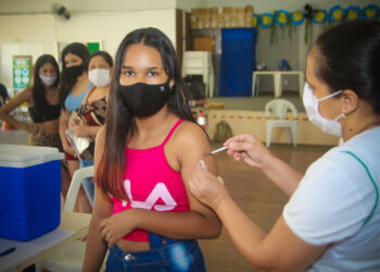 Vinhedo iniciou a vacinação com a dose de reforço para os moradores adultos, com 18 anos ou mais, sem necessidade de agendamento.
Foto: Divulgação
