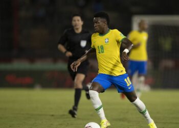 Tite convoca Vinicius Jr para seleção após corte de Firmino por lesão