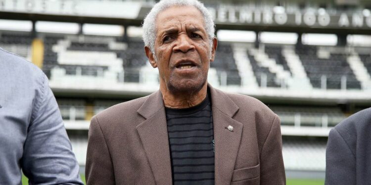 Ex-ponta-direita Dorval, ídolo do Santos, morre aos 86 anos