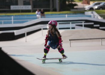 Skatista de oito anos é bicampeã brasileira na modalidade Banks Infantil