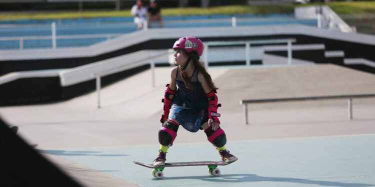 Skatista de oito anos é bicampeã brasileira na modalidade Banks Infantil
