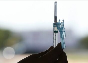 Segundo o ministério, a posição favorável à vacinação poderá ser formalizada no dia 5 de janeiro, após o fim do prazo da consulta pública - Foto: Fábio Rodrigues Pozzebom/Agência Brasil