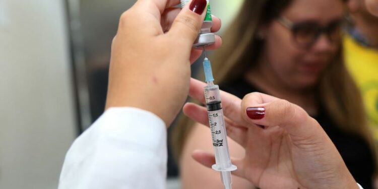 Estados vão manter vacinação contra gripe Influenza