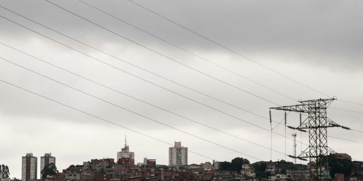Pelo menos 2,1 milhões de pessoas ficaram sem energia na capital paulista e em 23 municípios da região metropolitana - Foto: Marcello Casal Jr/Agência Brasil
