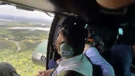 Bolsonaro e ministros sobrevoam áreas atingidas pelas chuvas na Bahia