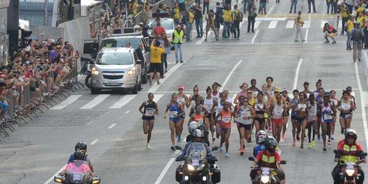 Cerca de 20 mil atletas participam nesta sexta-feira (31), em São Paulo, da 96ª Corrida de São Silvestre - Foto: Rovena Rosa/Agência Brasil