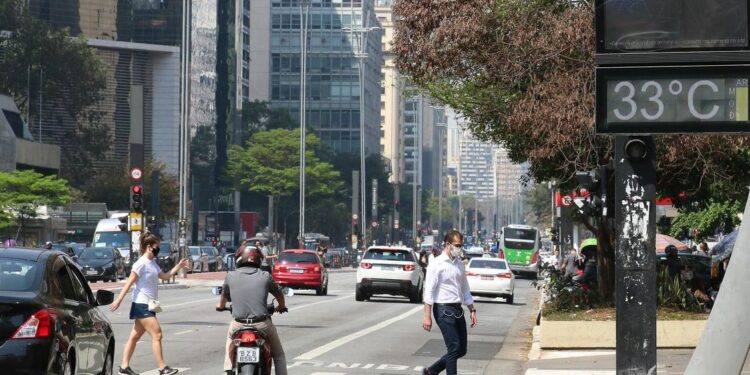 Avenida Paulista completa 130 anos e ganha homenagem