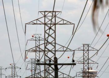 Torres de distribuição de energia em Campinas: ministro descarta apagão Foto: Leandro Ferreira/Hora Campinas