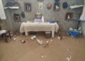 Altar com imagens de santos quebrados: ataque na Casa Pai João da Guiné, no Jardim Picerno - Fotos: Divulgação