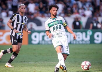 Bruno Silva em ação no confronto com o Botafogo pela última rodada da Série B. Foto: Thomaz Marostegan/Guarani FC