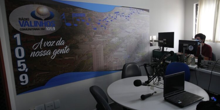 Com as aquisições de nova antena e novo transmissor, a rádio comunitária de Valinhos conseguiu se manter no ar. Fotos: Leandro Ferreira/Hora Campinas