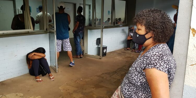 Pacientes esperam no PS do Ouro Verde: cresceu número de pessoas que procuram atendimento - Foto Leandro Ferreira/Hora Campinas