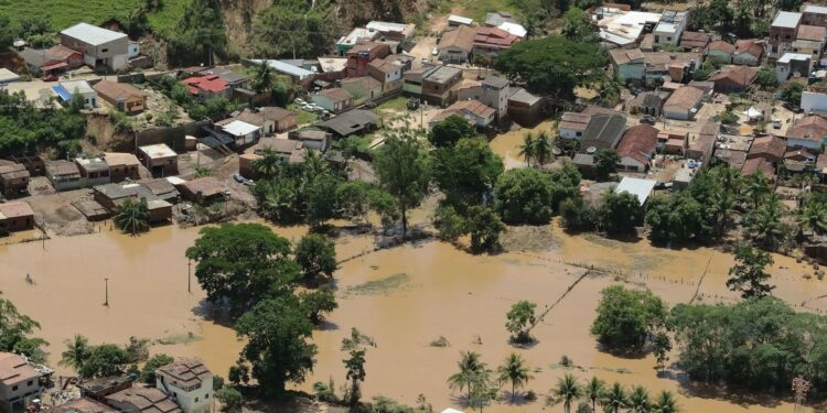 Bahia tem 220 mil pessoas afetadas pelas chuvas e dez mortes