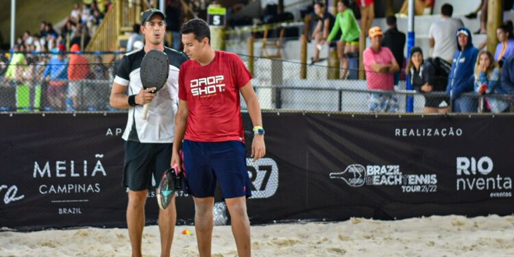 Dupla de campineiro derruba campeões mundiais e vai à semi do Follow the Beach