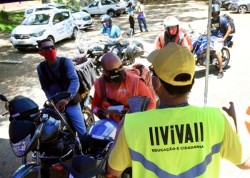 Campanha de orientação e conscientização junto ao motociclistas tem nova edição nesta sexta. Foto: Divulgação/ PMC