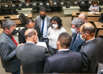 Pedido de vista segura projeto que dava aumento de salário ao prefeito