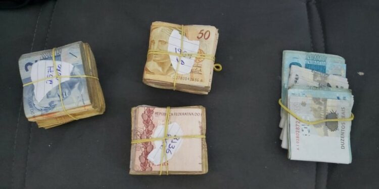 Dinheiro apreendido pela PF na operação. Foto: Divulgação PF