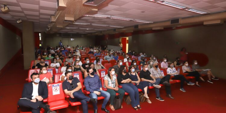 Prefeitura abre diálogo com representantes de escolas particulares