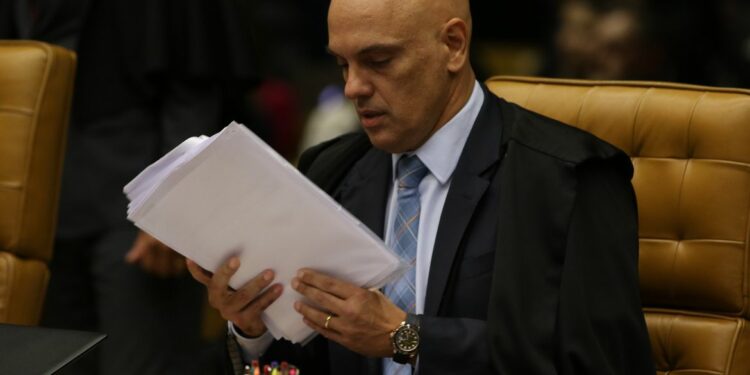 O ministro Alexandre de Moraes, durante sessão de julgamento sobre limite para compartilhamento de dados fiscais Foto: Fabio Rodrigues Pozzebom/Agência Brasil