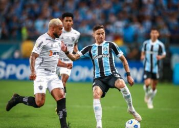 Lance da partida enrte Grêmio e Atlético, que resultou na queda do time gaúcho. Foto: Agência Brasil