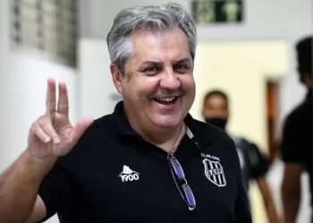 O técnico Gilson Kleina ficará mais uma temporada. Foto: Ponte Press/Álvaro Jr.