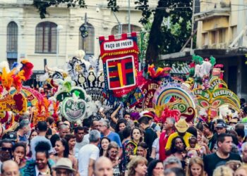 Bloco de Carnaval em Recife: documento cita o quadro global e nacional atual da pandemia e “incertezas futuras existentes”. Foto: Divulgação/PMR