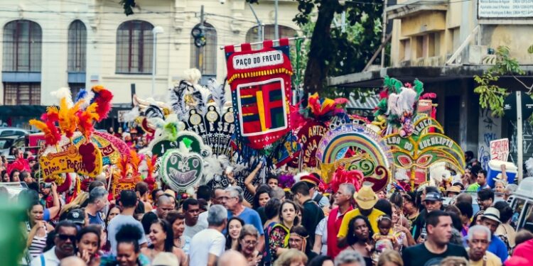 Bloco de Carnaval em Recife: documento cita o quadro global e nacional atual da pandemia e “incertezas futuras existentes”. Foto: Divulgação/PMR