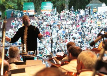 O maestro Victor Hugo Toro no concerto de despedida, na Concha Acústica do Taquaral. Fotos: Manoel Brito/ PMC