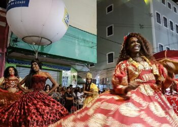 Ancestrais do povo negro são reverenciados na Noite dos Tambores Silenciosos no Pátio do Terço, no bairro de São José, em Carnaval do Recife Foto: Sumaia Villela/Agência Brasil