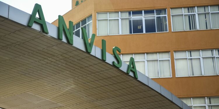 Sede da Anvisa, em Brasília: teste deve ser realizado por profissionais da área de saúde -  Foto: Agência Brasil