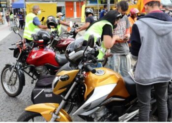 Ação educativa voltada a motociclistas no Largo do Rosário, Centro de Campinas Foto: Divulgação PMC