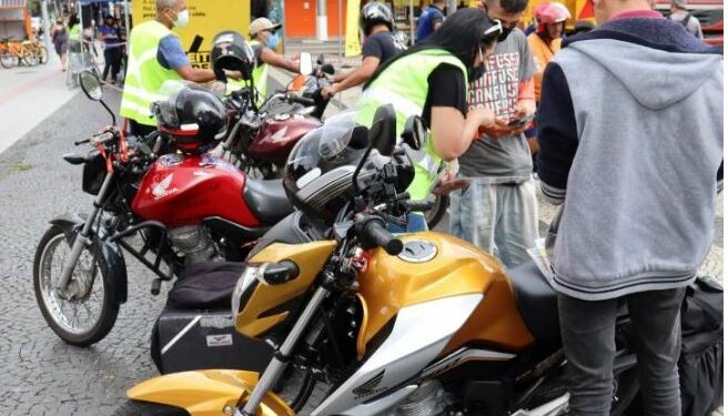 Bairro São Bernardo tem blitz educativa para motociclistas
