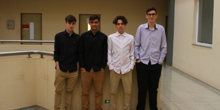 Alunos de Nova Odessa criam software para surdos em aulas on-line