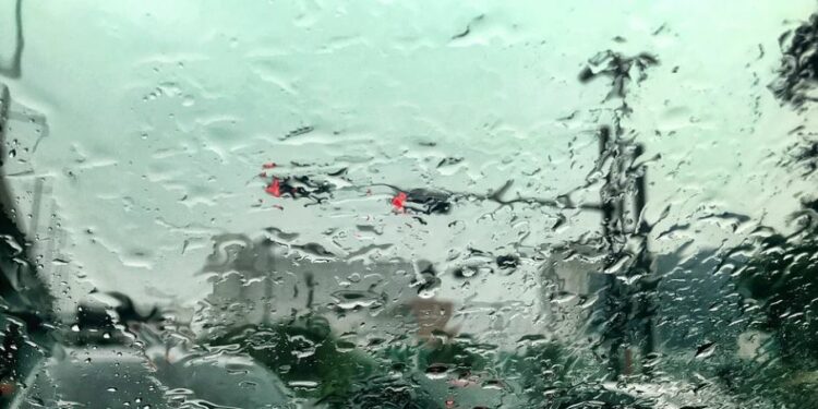 Época de chuvas exige direção segura